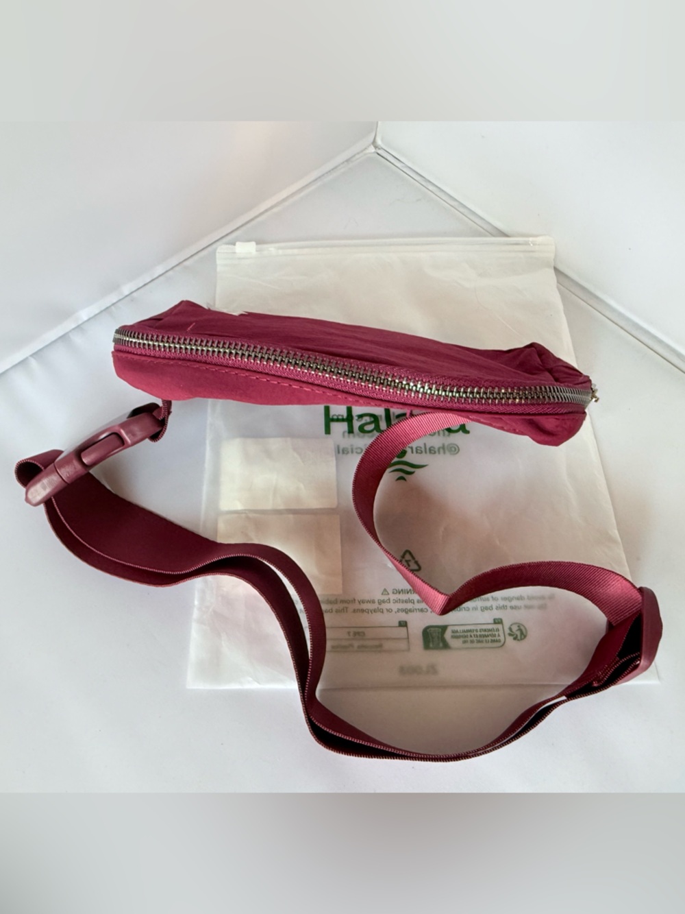 HALARA Fanny Pack Plum Adjustable Belt Bag NWT - Picture 2 of 9